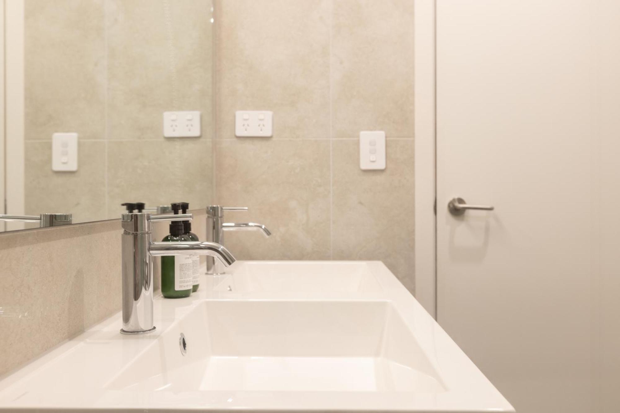 Luxury 2 Bedroom Cbd Apartment With Free Parking Christchurch Esterno foto
