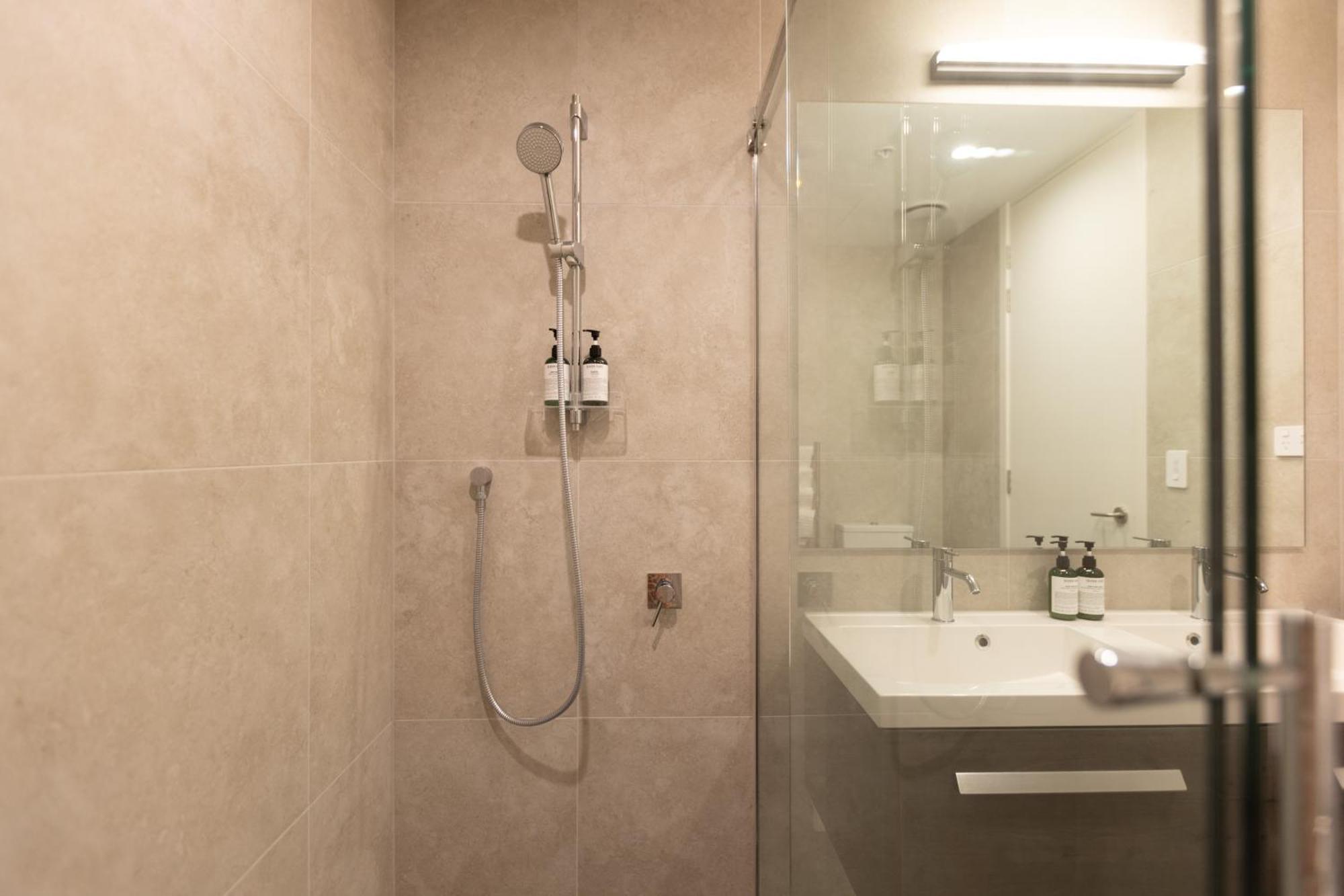 Luxury 2 Bedroom Cbd Apartment With Free Parking Christchurch Esterno foto